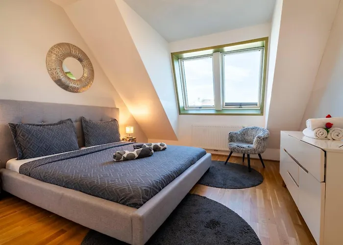 Premium Duplex 2br For 6 With Balcony Near Museums Metro U3 U2 Apartamento