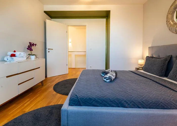 Apartment Premium Duplex 2br For 6 With Balcony Near Museums Metro U3 U2 Vienna