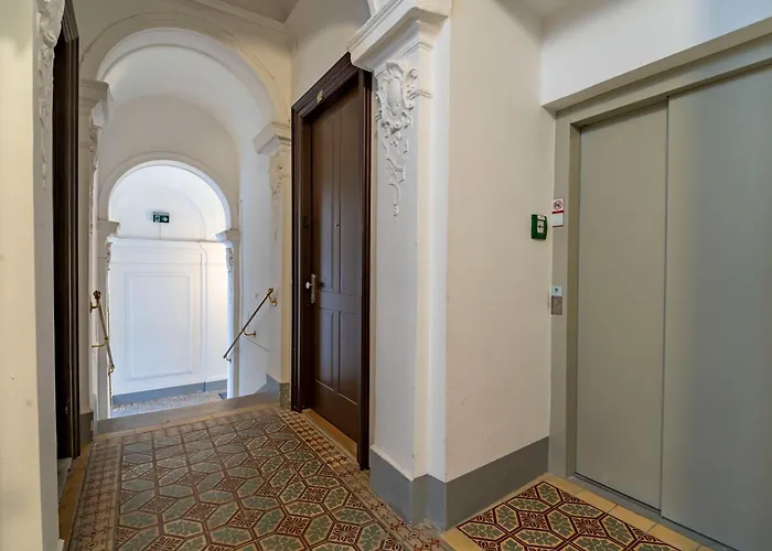Premium Duplex 2br For 6 With Balcony Near Museums Metro U3 U2 Apartment *