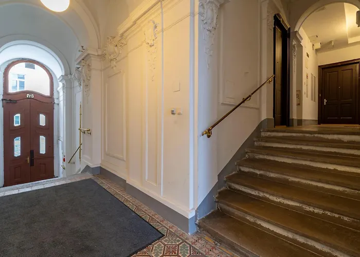 Premium Duplex 2br For 6 With Balcony Near Museums Metro U3 U2 *