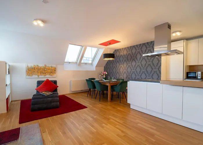 Premium Duplex 2br For 6 With Balcony Near Museums Metro U3 U2 *