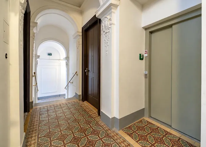 Premium Duplex 2br For 6 With Balcony Near Museums Metro U3 U2 Apartment *